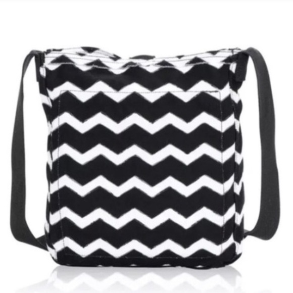 thirtyone Bags Thirty One Black White Chevron Print Crossbody Bag